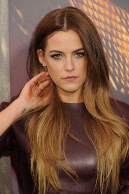 エルヴィス・プレスリーを祖父に持つモデル兼女優のライリー・キーオ