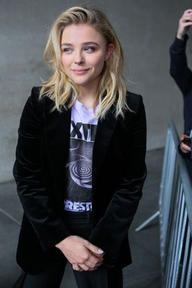 女優は一般の女性より男性と交際するのに不利だと語っているクロエ・グレース・モレッツ