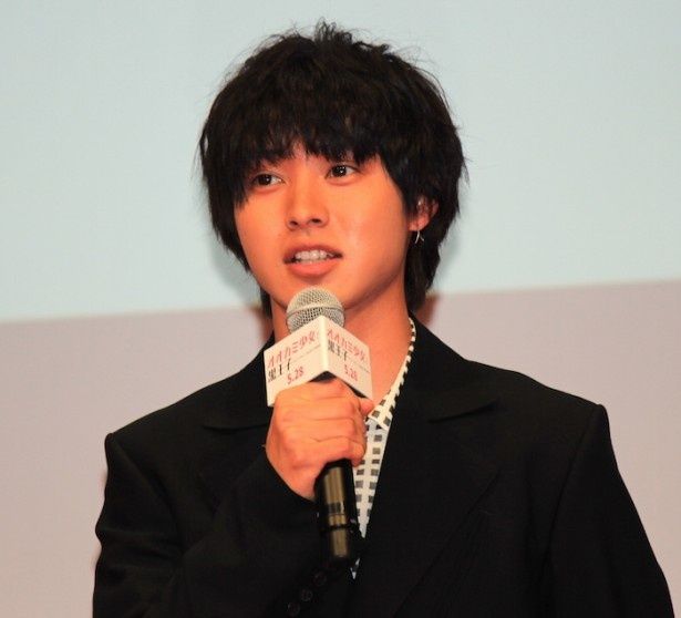 佐田恭也役の山崎賢人