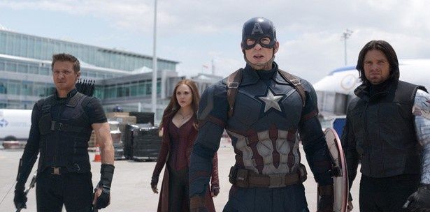 【写真を見る】キャプテン・アメリカ側にはウィンター・ソルジャー、ホークアイ、スカーレット・ウィッチ、ファルコン、アントマンが