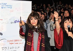 ハーマイオニー似モデルも「待ちきれない！」