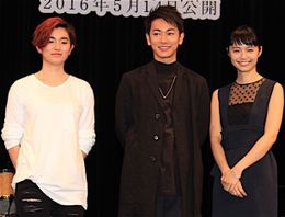 主題歌の生披露に佐藤健＆宮崎あおいが「感動！」