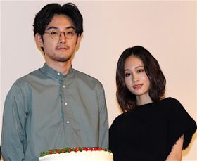 松田龍平、誕生日ケーキの登場に困惑！