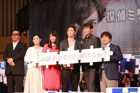 映画「探偵ミタライの事件簿 星籠(せいろ)の海」完成披露イベントに出席した玉木宏、広瀬アリス、石田ひかり、小倉久寛、吉田栄作、和泉聖治監督