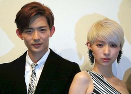 『シマウマ』の初日舞台挨拶に登場した竜星涼と日南響子