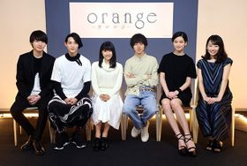 「orange-オレンジ-」特典映像収録のために久しぶりに集まった桜田通、竜星涼、土屋太鳳、山崎賢人、山崎紘菜、清水くるみ(写真左から)