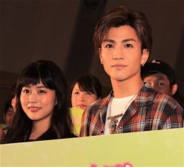 突然の公開プロポーズに会場が騒然！