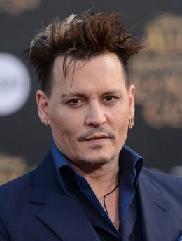 妻アンバー・ハードから離婚申請されたジョニー・デップ