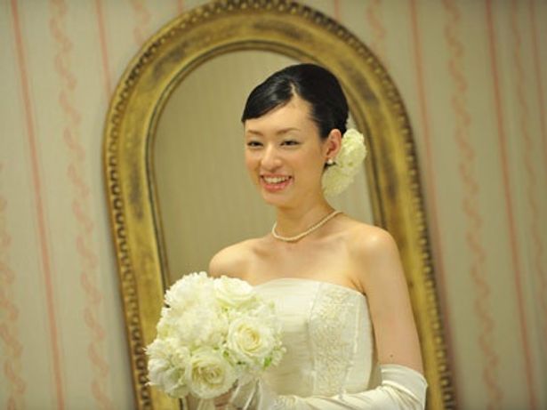 「自分の結婚式ではゴスロリドレスを着たいですね」と語る栗山