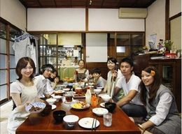 カナダ人監督が、問題大アリの日本の家族を直撃!?