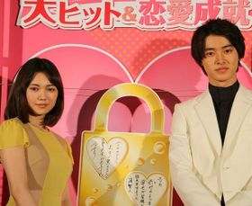 『オオカミ少女と黒王子』舞台挨拶で二階堂ふみ、山崎賢人が登壇