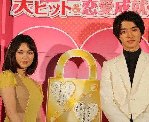 『オオカミ少女と黒王子』舞台挨拶で二階堂ふみ、山崎賢人が登壇