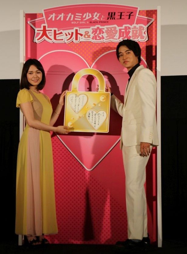 シックなロングワンピースで登場した二階堂ふみ