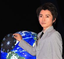藤原竜也、地球外生命体に興味津々！