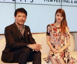 タレントのマギーとSSFF ＆ ASIA代表の別所哲也がスペシャルトークショーを行った