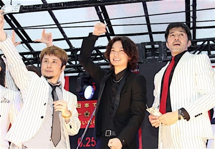 綾野剛、スカパラ谷中敦＆横山健に挟まれ「今年一番楽しい！」と大興奮