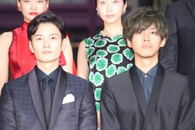 『秘密 THE TOP SECRET』のレッドカーペットを歩いた岡田将生や松坂桃李