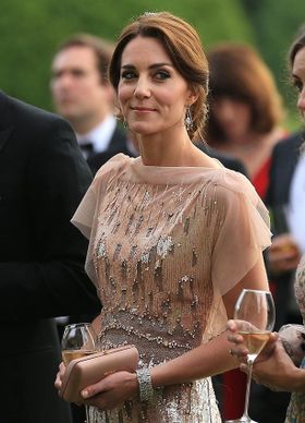 チャリティ・ガラの晩餐会にジェニー・パッカムのロングドレスで登場したキャサリン妃