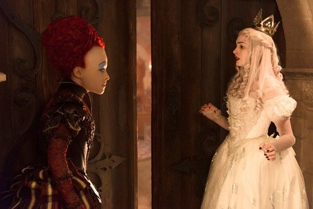 赤の女王の頭が大きくなった理由は?『アリス』新作の本編映像が 赤の女王の頭が大きくなった理由は?『アリス』新作の本編映像が