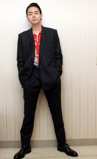 池松壮亮と菅田将暉が、お互いの色気と意外性を語る｜最新の映画