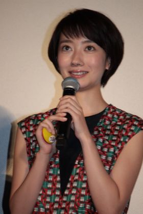 『それいけ！アンパンマン　おもちゃの星のナンダとルンダ』でヒロインのお姫様ルンダの声を演じた波瑠