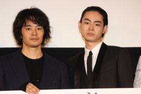池松壮亮と菅田将暉が、お互いの色気と意外性を語る｜最新の映画