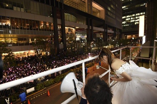 初代総監督・高橋みなみの卒業と横山由依新体制への移行も描かれる