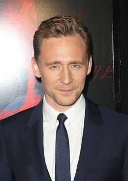 『マイティ・ソー』シリーズや『アベンジャーズ』シリーズでのロキ役などで日本でも人気が急上昇しているトム・ヒドルストン