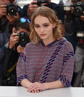 パパラッチされる時は大抵笑顔ではないリリー