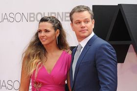 ロンドンで行われたワールドプレミアに、妻のルシアナを連れて登場したマット