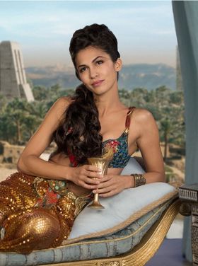 こんな姿で待っていたら目のやり場に困ってしまう!?