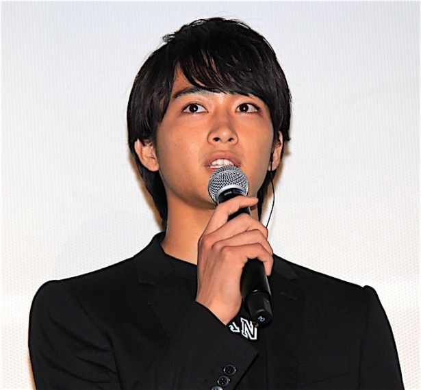 東京会場の舞台挨拶に登壇した佐藤寛太