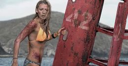 人食いサメに襲われ、絶体絶命！でもビキニ姿が美しい