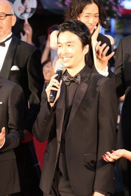 長谷川博己は「ポケモンGOよりゴジラを追いかけましょう」とコメント