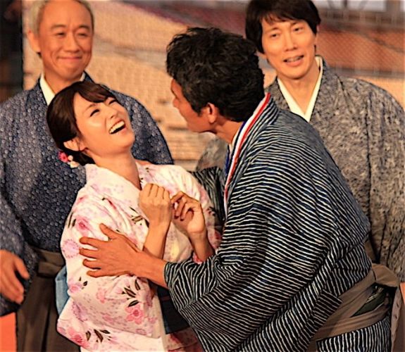 深田恭子、伊原剛志のキスをのけぞって阻止！