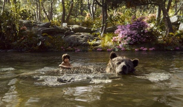 モーグリとクマのバルー(西田敏行)が遊ぶシーン