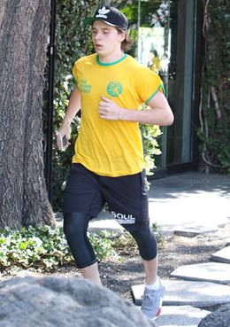 ブルックリンが髪色を金髪に変えて、写真をインスタグラムに投稿した