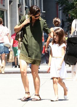 一緒に出掛けているところを、よく撮影されるケイティとスリ