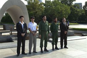 今月19日に広島平和記念公園内の慰霊碑でゲバラの献花シーンの撮影が行われた