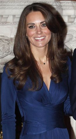 キャサリン妃が実際に着ていたドレス、約7万6千円と高価だったが完売した