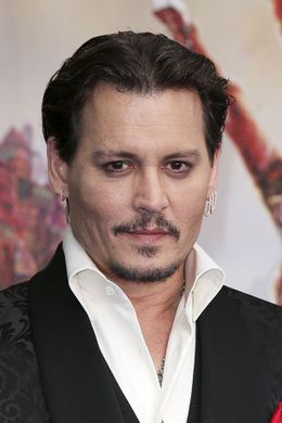 ジョニーが豪華ヨットでリフレッシュしている姿がパパラッチされた