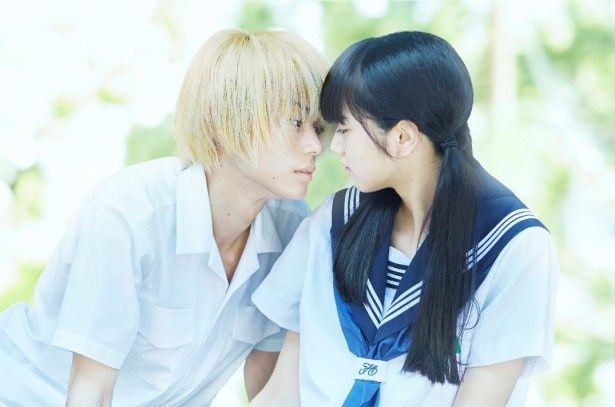 【写真を見る】夏芽(小松菜奈)とコウ(菅田将暉)、キス寸前！