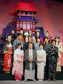 総工費1200万円の5mのミニチュア安土城の前でフォトセッション