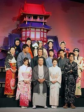 総工費1200万円の5mのミニチュア安土城の前でフォトセッション