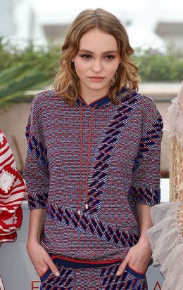 リリーが出演する映画のワンシーンが話題になっている