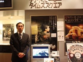 話をうかがった、田口俊典支配人。「常連さんからは、閉館がさみしいとよく言われます。私も残念です」