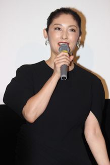 『だれかの木琴』の初日舞台挨拶に登壇した常盤貴子