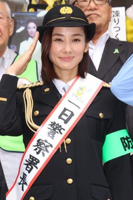 吉田羊が神奈川県警察・加賀町警察署の一日署長に