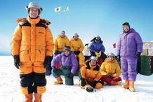 主人公役の堺雅人ほか、きたろう、生瀬勝久など個性派キャストが勢ぞろい