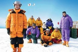 主人公役の堺雅人ほか、きたろう、生瀬勝久など個性派キャストが勢ぞろい